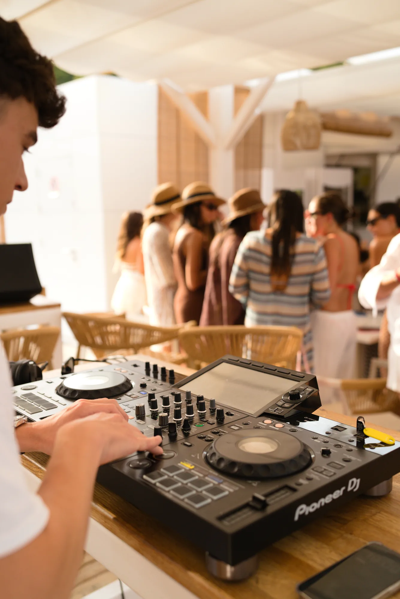 DJRUIZZ en un evento en directo